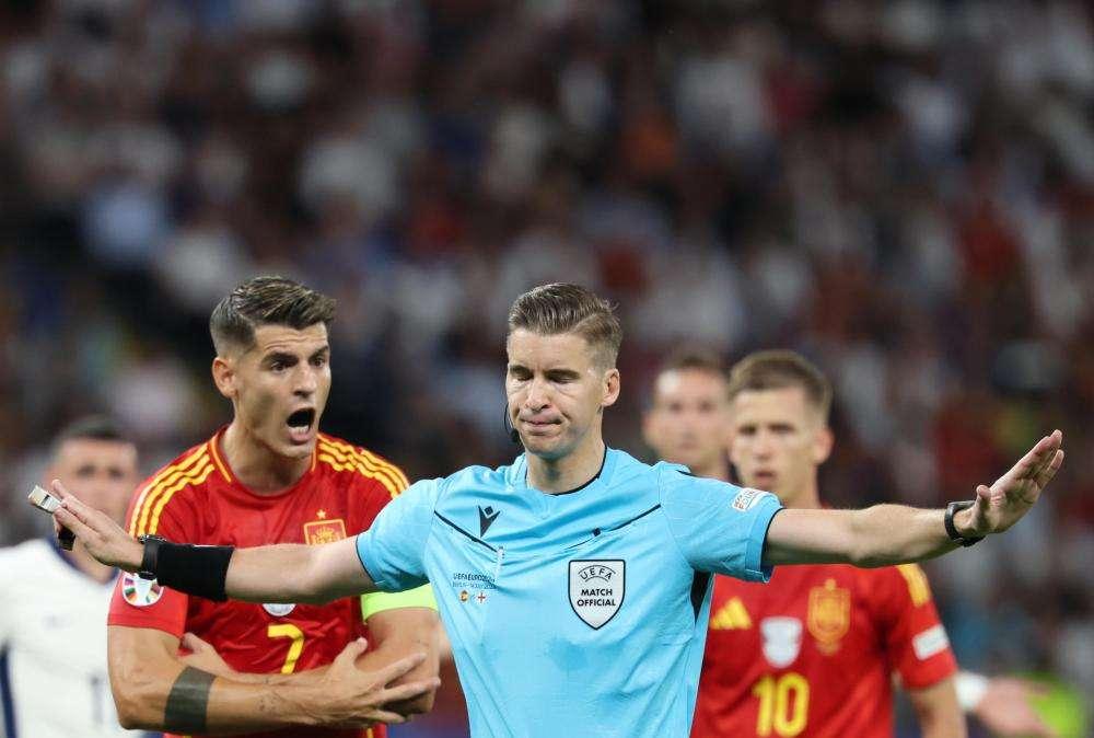 FIFA e IFAB, ecco le regole di collaborazione tra arbitri e capitani