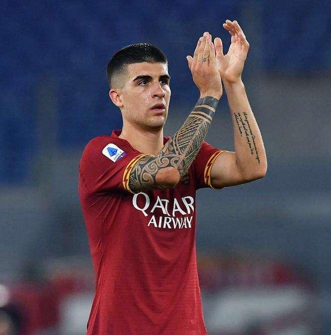 COVID-19, un giovanissimo tifoso mette all'asta la sua maglia autografata da Mancini