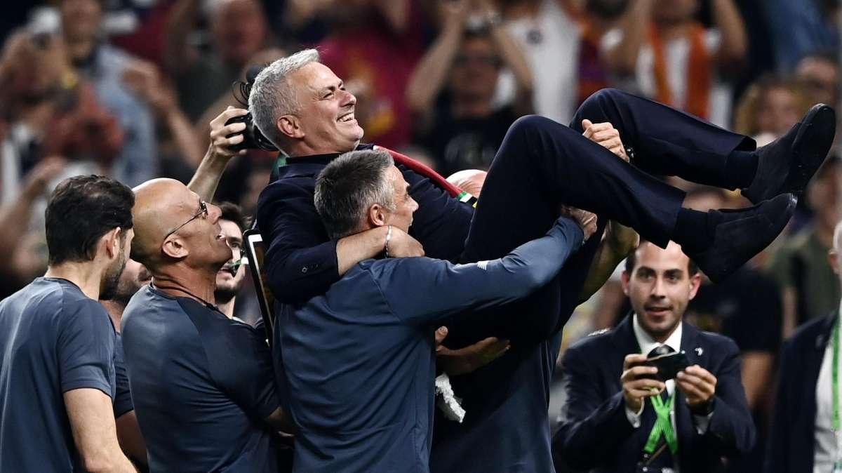 Mourinho: "La storia non si cancella. Mi piacerebbe vedere questo club unito per sempre dalla passione e dall'amore"