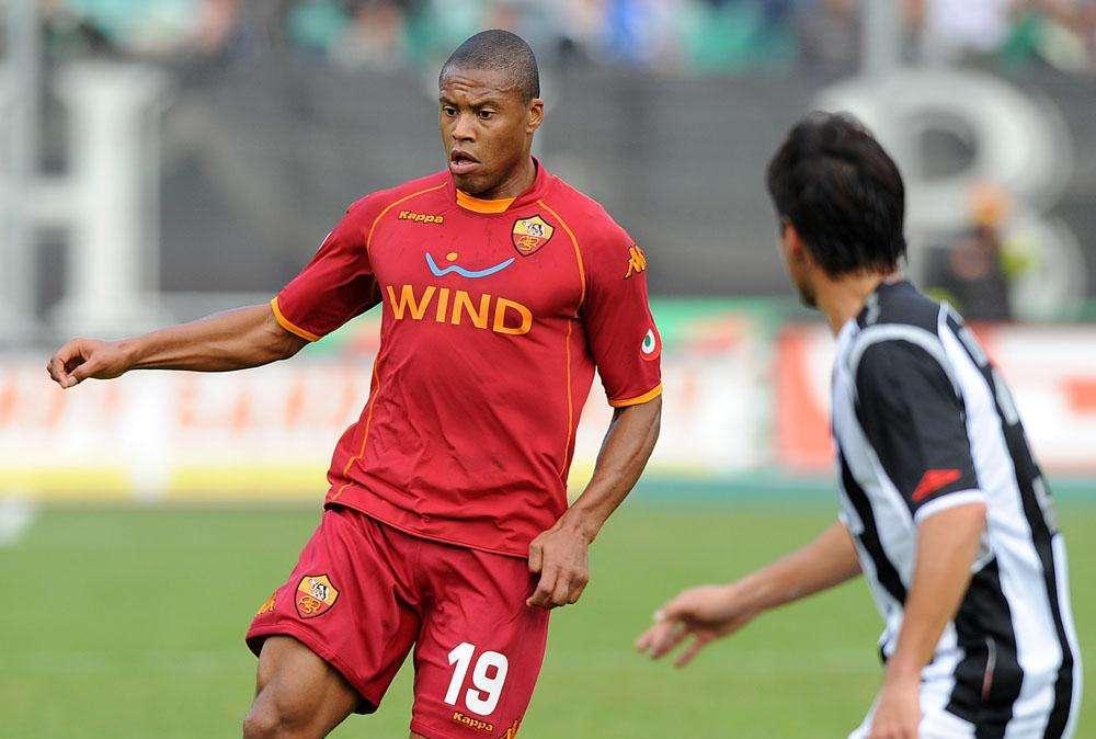 Julio Baptista annuncia l'addio al calcio