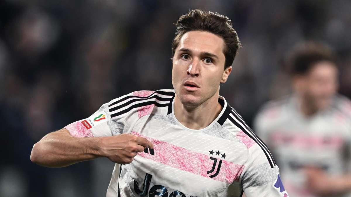 Una poltrona per tre: chi prendere tra Chiesa, Soulé e Riquelme?