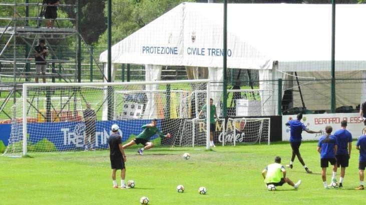 PINZOLO - Rifinitura in vista della gara contro lo Slovacko. Nura lavora sulla forza. Fisioterapia e palestra per Florenzi, Emerson e Karsdorp. FOTO!