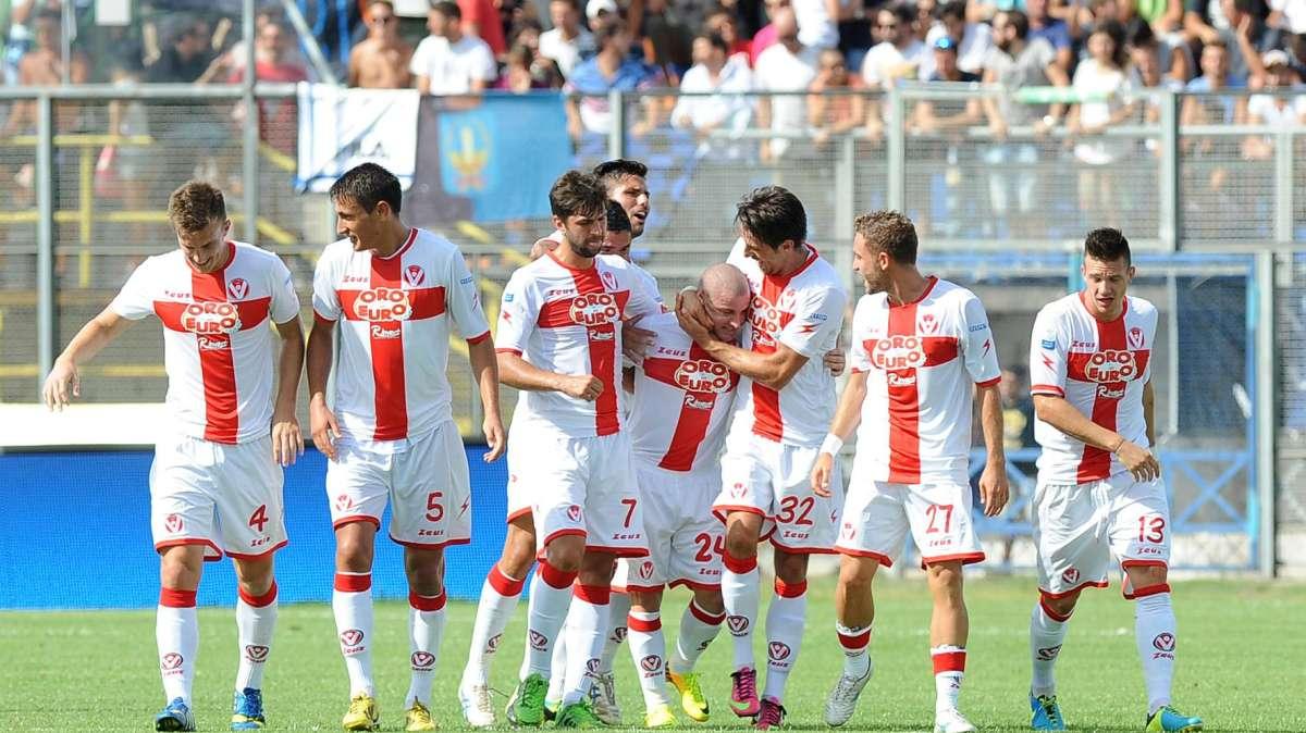 Serie B, Varese-Novara 2-2, si salvano i lombardi. Lega Pro per i piemontesi