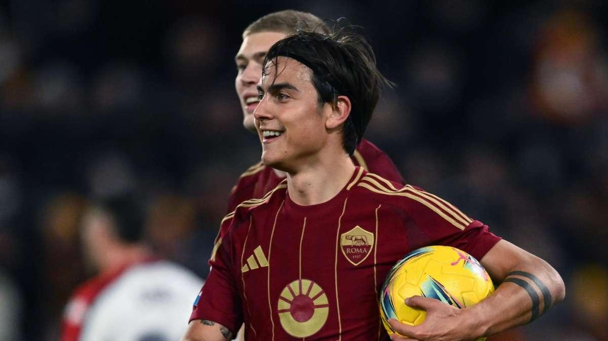 Dybala visita il campo di allenamento della Virtus Roma