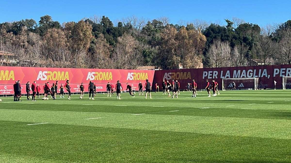 Trigoria - Squadra in campo a due giorni da Roma-Feyenoord. Ndicka in gruppo. VIDEO!