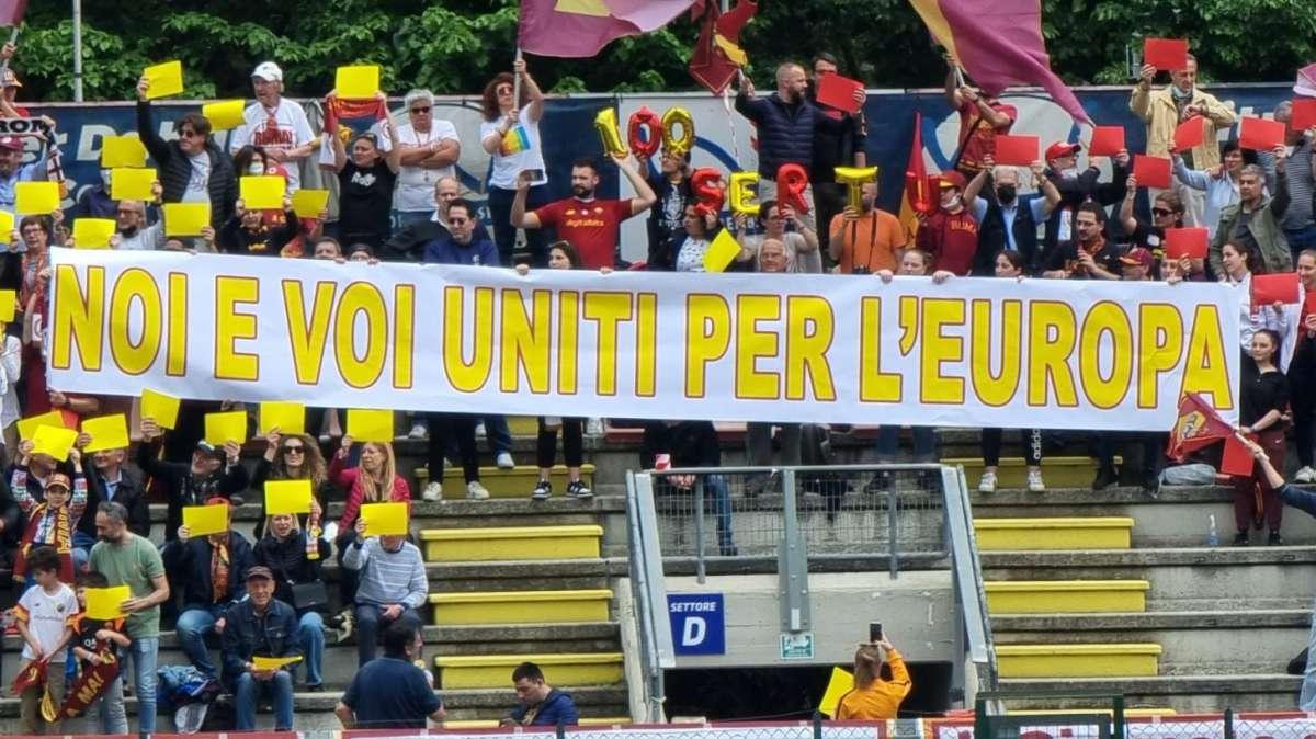 Roma Femminile, le calciatrici festeggiano la Champions League: "Ce ne andiamo in Europa, abbiamo scritto la storia"