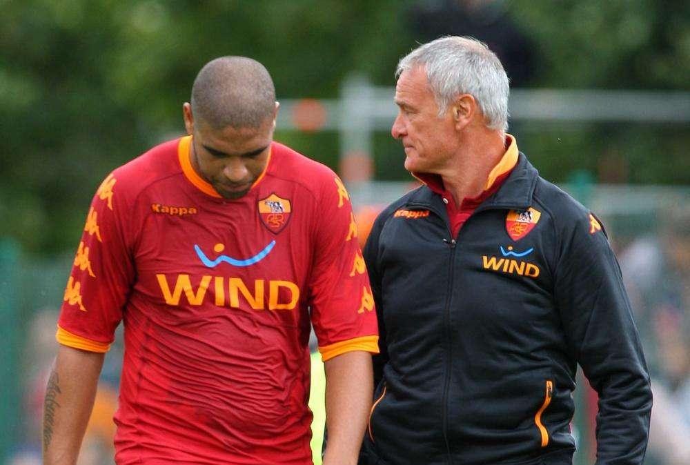 Trigoria: Adriano si fa male ed esce dal campo, Ranieri prova Totti, Menez e Borriello