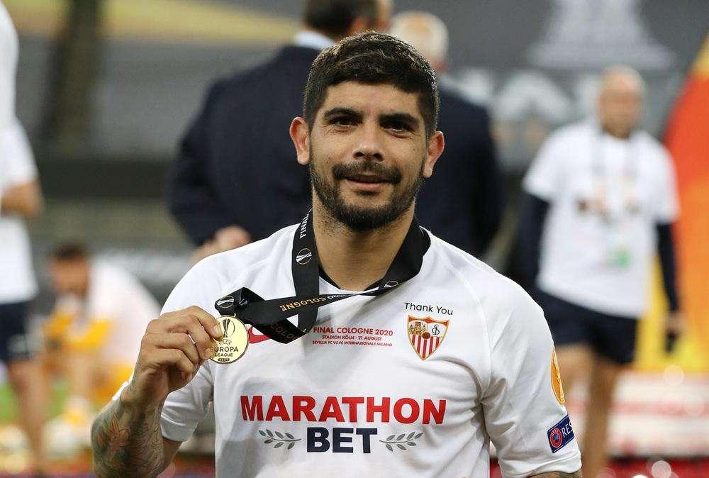Tiago Pinto a lavoro per il centrocampo: suggestione Banega