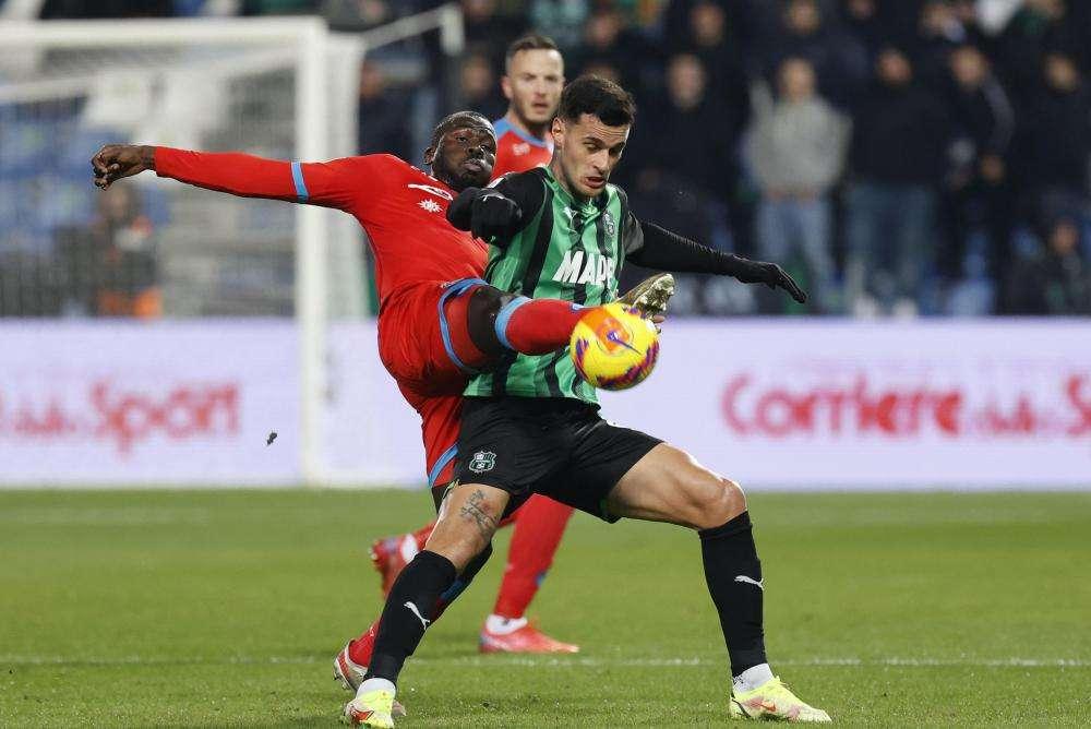Napoli, per Koulibaly distrazione al bicipite: in campo nel 2022