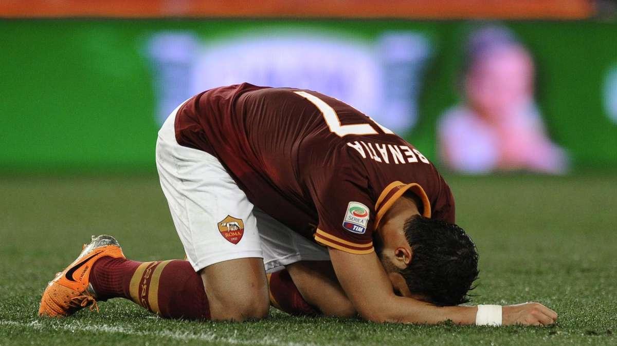 COMUNICATO AS ROMA - Benatia, lesione al retto femorale sinistro. Probabile stop di un mese