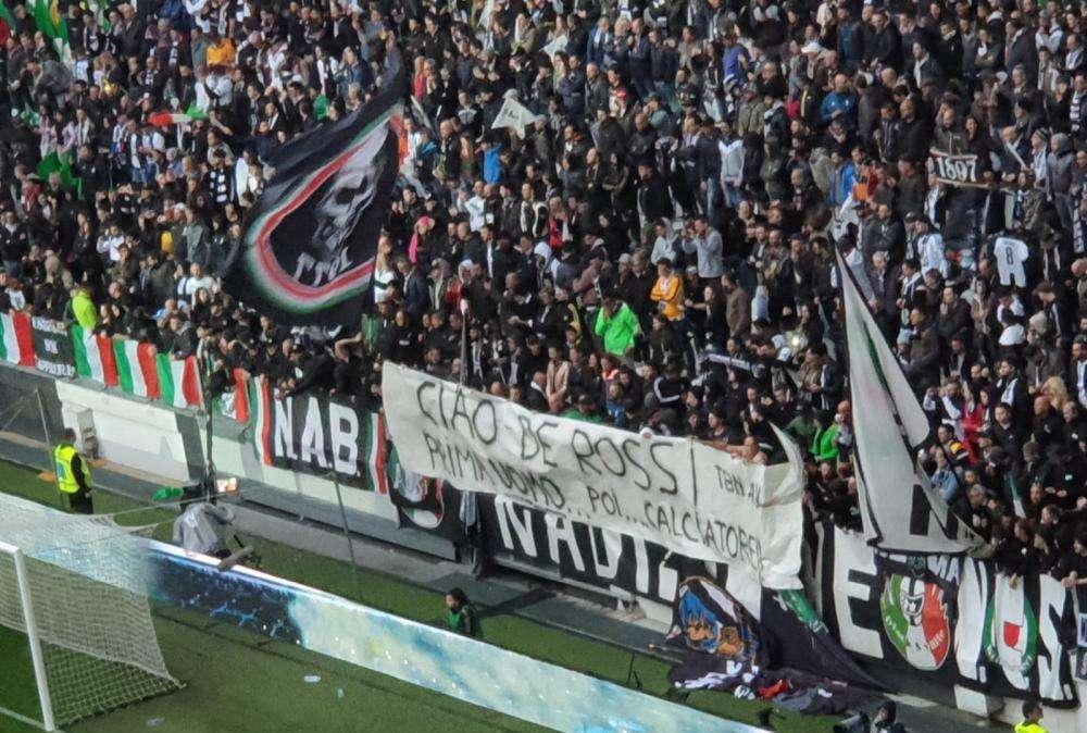 La Curva Sud della Juventus saluta De Rossi: "Prima uomo, poi calciatore". FOTO!