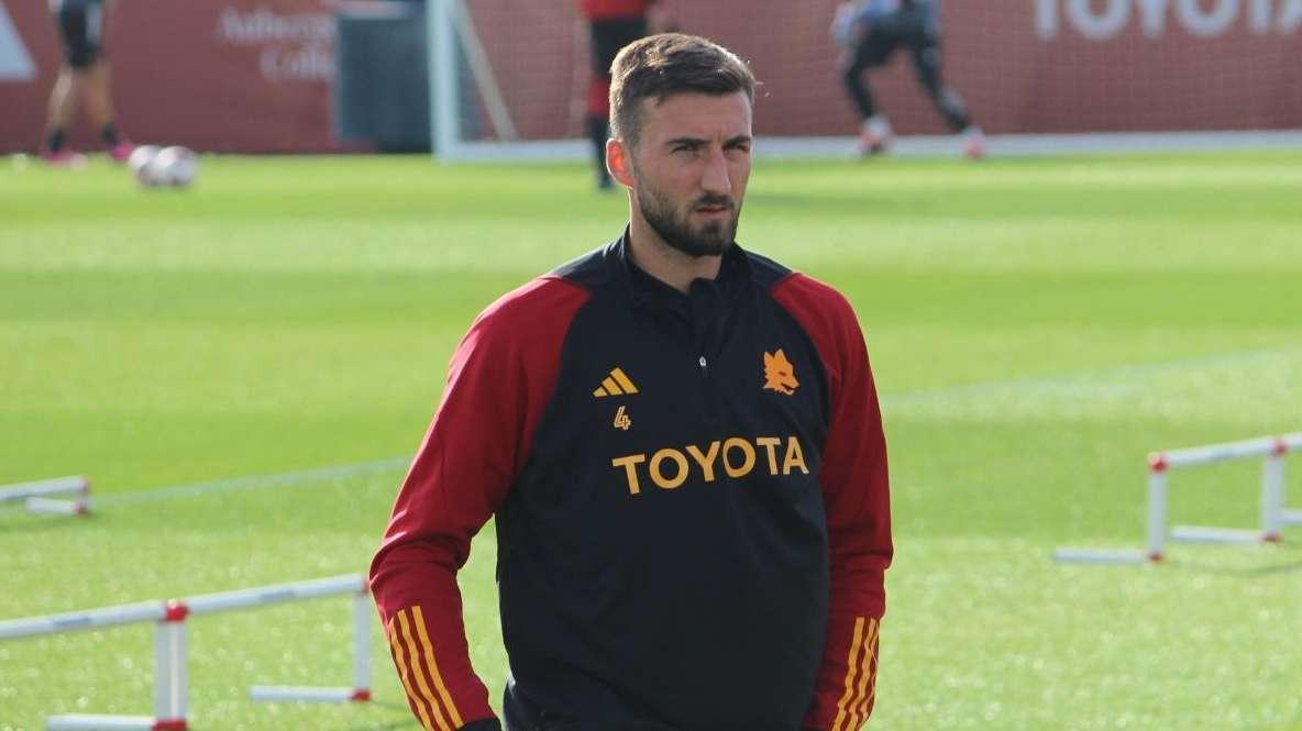 TRIGORIA - De Rossi ritrova Cristante in gruppo. Dybala e Smalling lavorano ancora a parte. VIDEO!