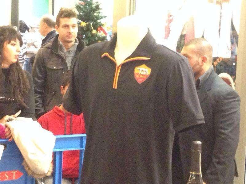LA VOCE DELLA SERA - La Roma fa ricorso contro la squalifica alle curve. Baldissoni: "Abbiamo prove dell'assenza dei cori". Presentata la terza maglia