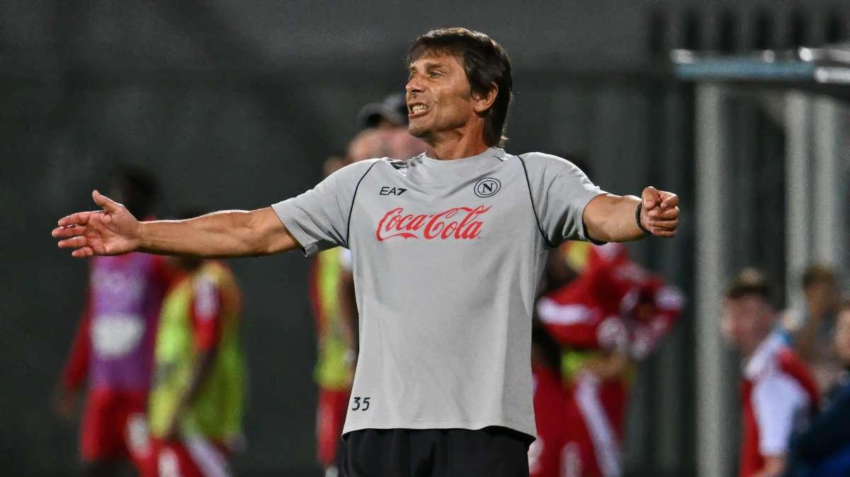 Napoli, Conte punge: "Sento dire che è la rosa dello Scudetto, ma mancano 12 elementi"