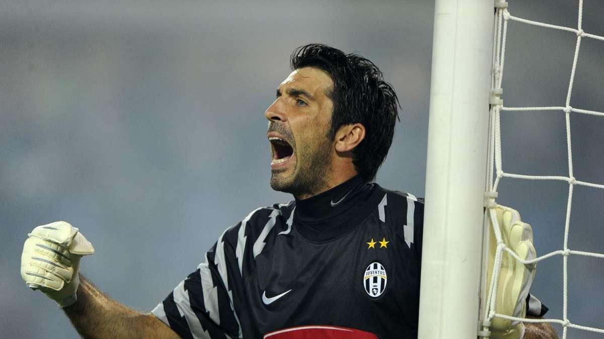 Buffon: "Con Totti ho parlato della possibilità di venire alla Roma"
