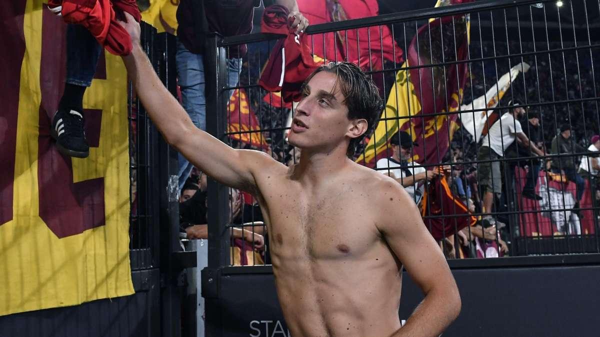 Bove: "Quando indosso la maglia della Roma è un'emozione indescrivibile. Il numero 10? Non mi permetterei mai, è sacro". VIDEO! 