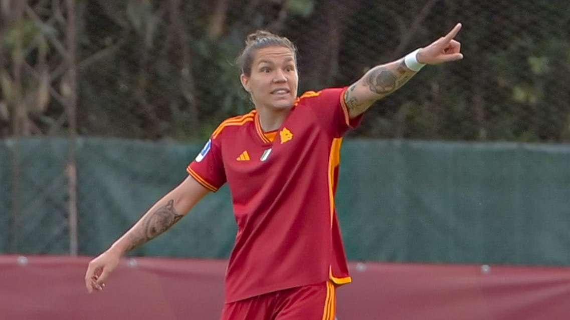 Roma Femminile, Linari: "Scherzando De Rossi mi ha chiesto se potevo dargli uno dei miei scudetti"