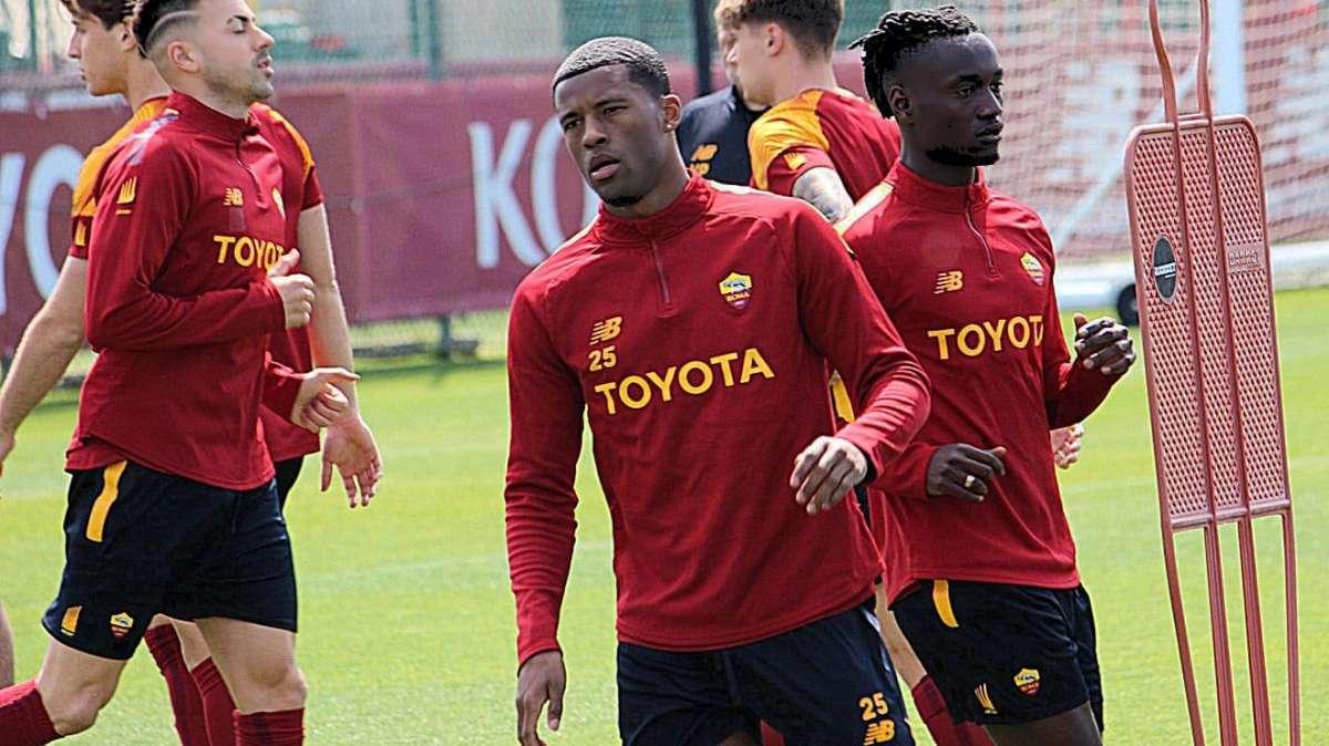 Feyenoord-Roma, applausi per Wijnaldum da parte dei tifosi olandesi