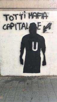 Imbrattato il murale di Totti a Porta Metronia. FOTO!