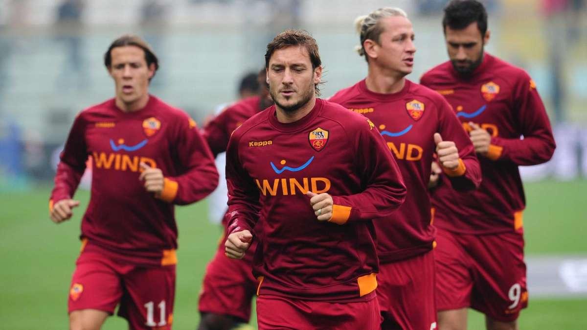 Trigoria  - Assente Adriano, Borriello fa differenziato. Perrotta esce dal campo per una contusione alla caviglia destra