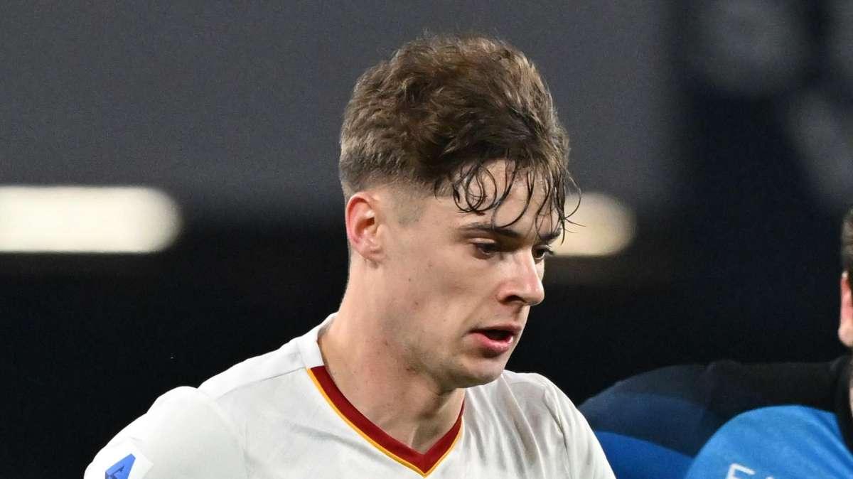 Blanco manda il suo vinile a Zalewski: la dedica del cantante al giallorosso