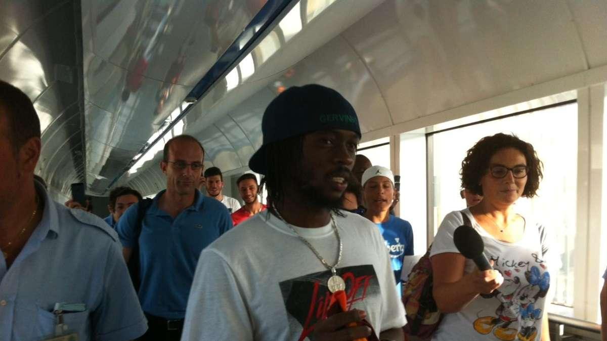 LA VOCE DELLA SERA - Gervinho sbarca a Roma ed effettua le visite mediche. Domani i giallorossi a Toronto. Zamparini: "Hernandez? Comportamento spregevole di Sabatini"