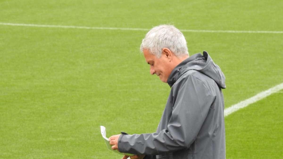 TOKYO - Autografi per Mourinho, Bove e Pellegrini al termine della rifinitura. VIDEO!