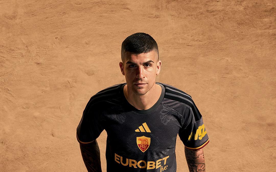 Roma in campo stasera con la terza maglia: la curiosa coincidenza con il Napoli