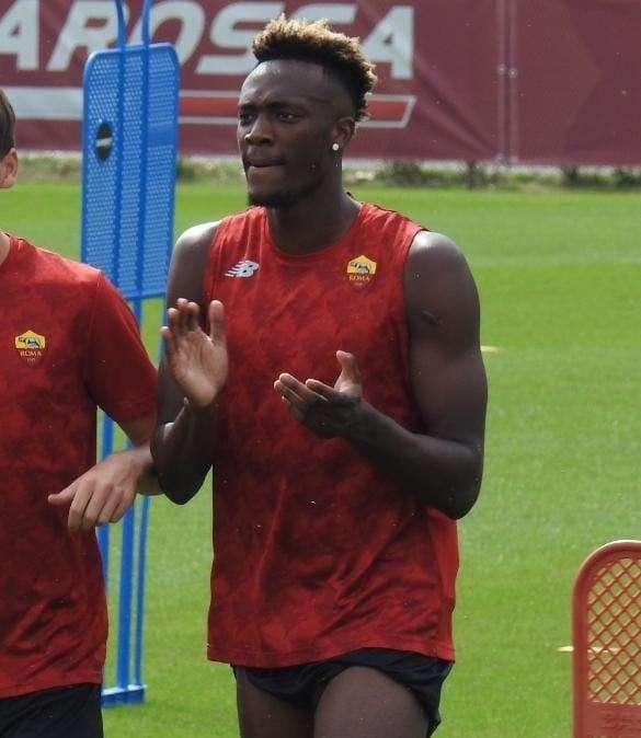 Abraham dopo l'operazione: "Ringrazio Dio per la riuscita dell'operazione"