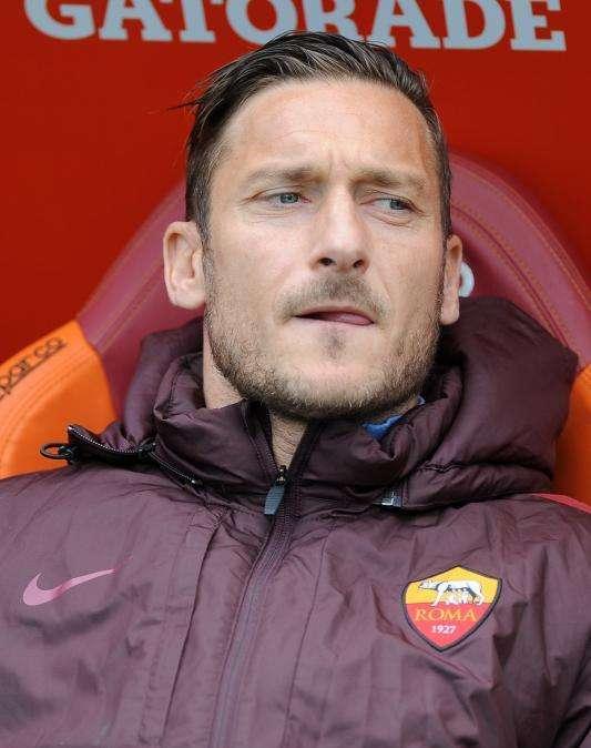 Rinnovo Totti, The Sun: "L'imperatore romano che ha catturato l'immaginazione degli appassionati di calcio"