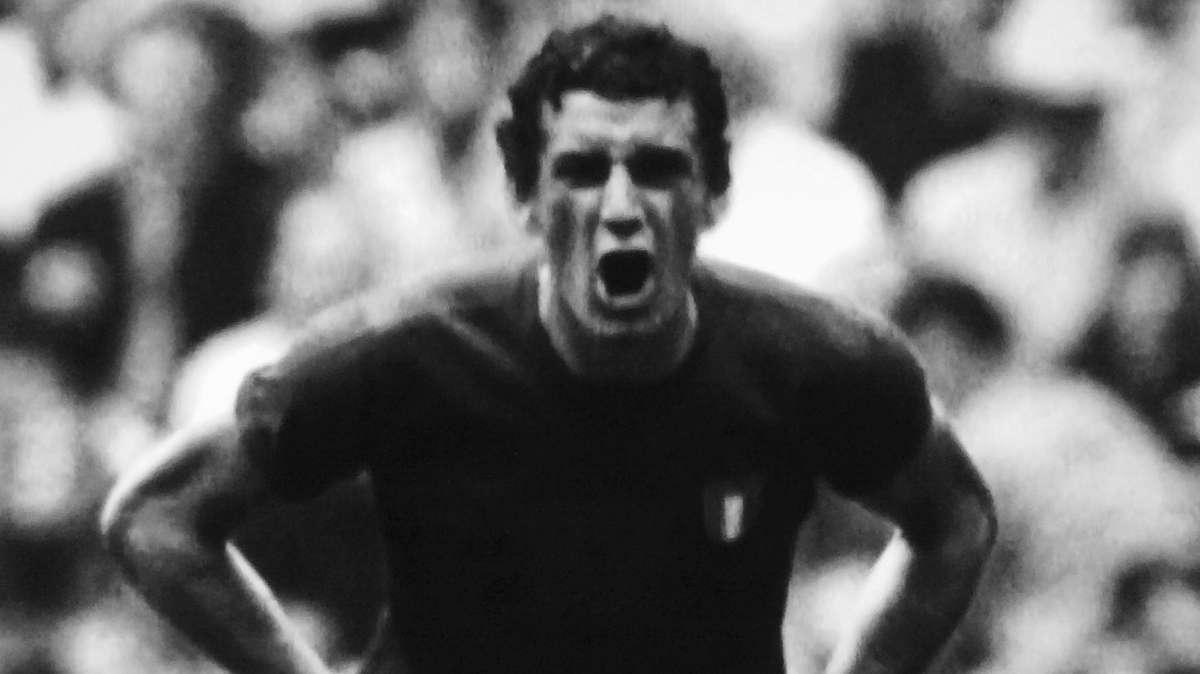 Un anno senza Gigi Riva, chiesa gremita a Cagliari