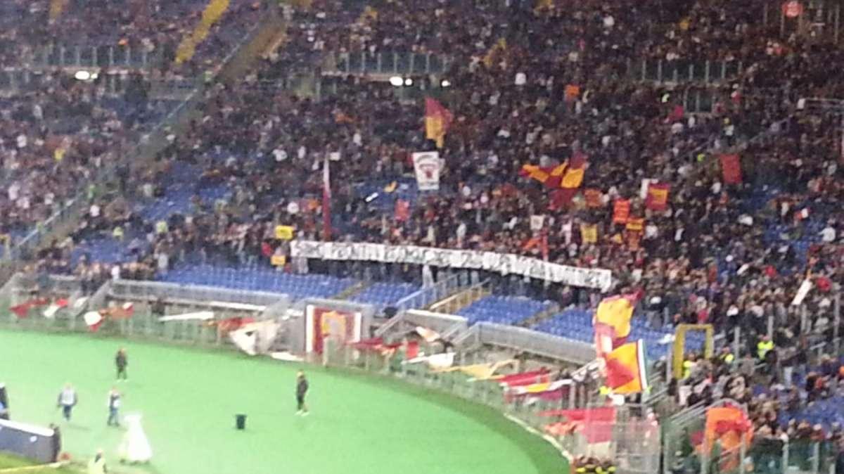 Striscione in Sud per incitare la squadra. FOTO!