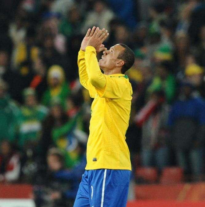 Luis Fabiano: "Nel 2005 sono stato a un passo dalla Roma. Fonseca mi piace"