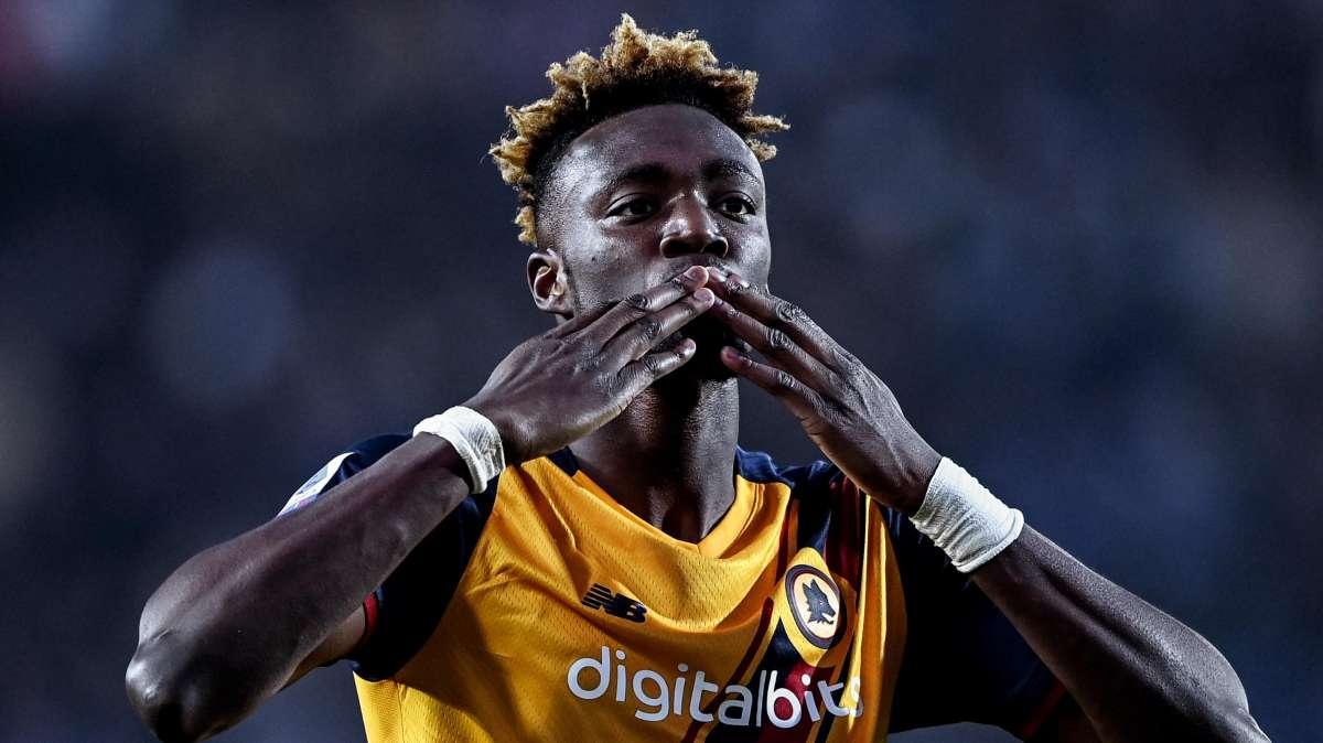 Tifosi entusiasti di Abraham: "Ha segnato il doppio della coppia Morata-Kean, c'era chi diceva fosse scarso. Ha voglia e grinta di giocare per la Roma"