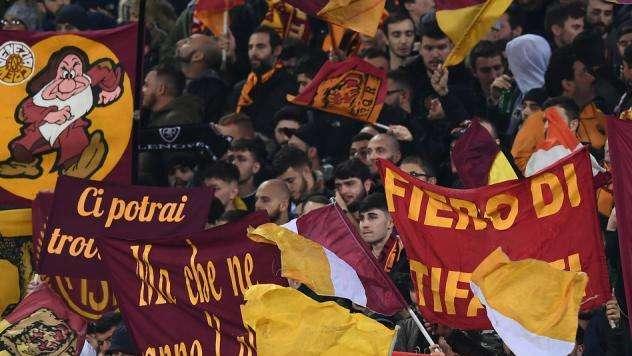 LA VOCE DELLA SERA - Evento "Art Sport Roma", Zaniolo: "Maglia blu la mia preferita". Trigoria, personalizzato per Spinazzola e Perotti. Roma-Brescia affidata a Di Bello
