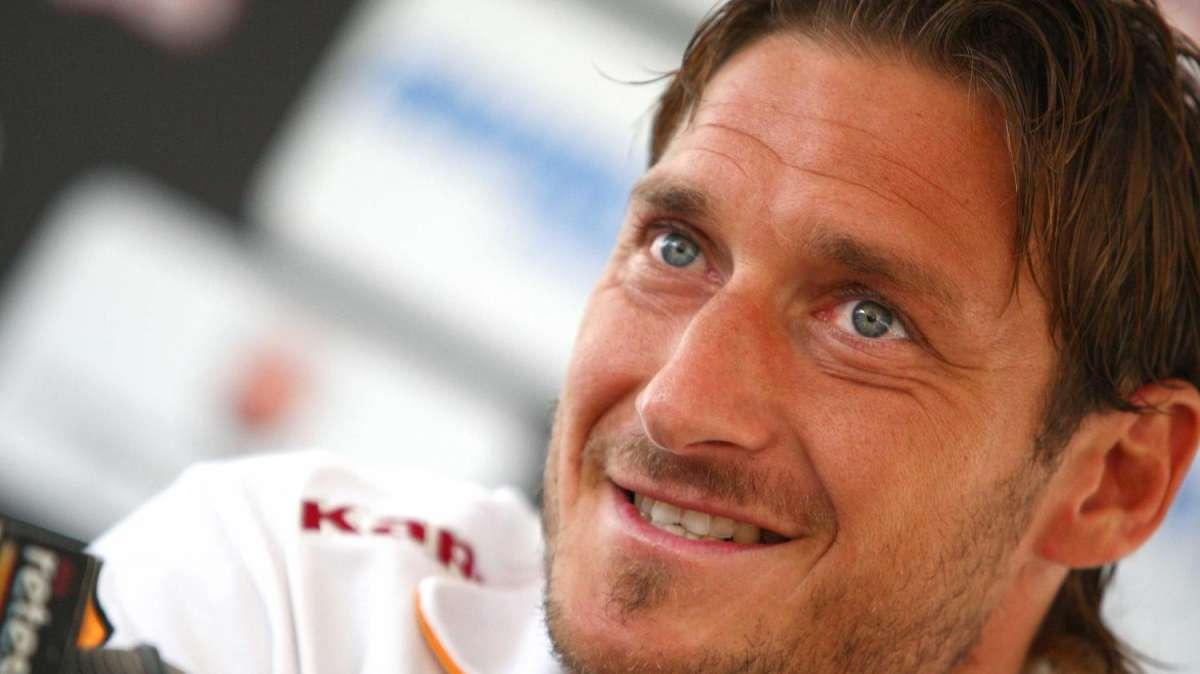 Deferito Totti  per frasi su Inter e arbitri e la Roma per responsabilità oggettiva