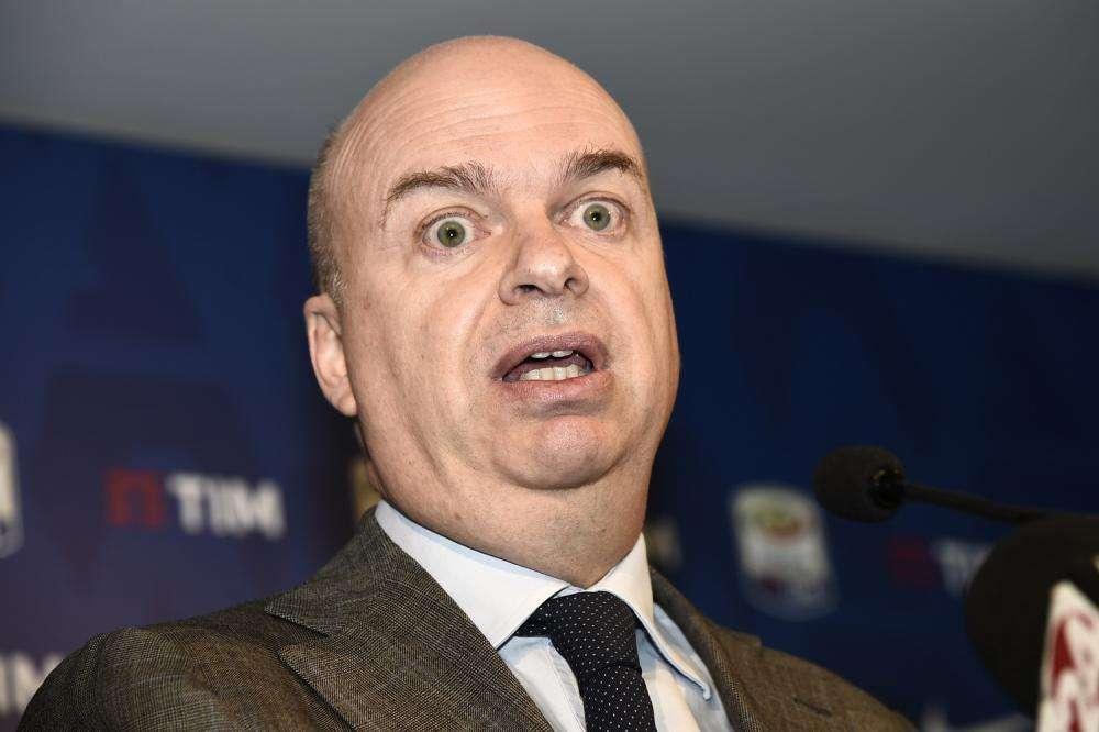 Milan, via Fassone. Scaroni presidente del club