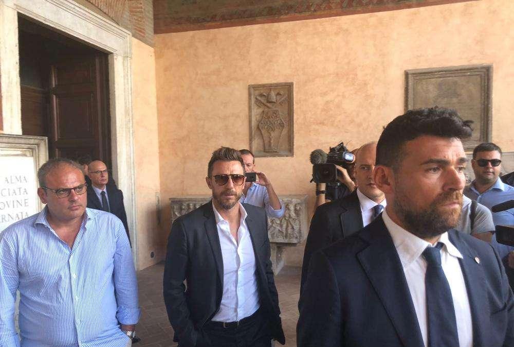 SAN LORENZO FUORI LE MURA - Rosella Sensi: "Mamma era una gran donna, ho un dolore cieco". Pradè: "Mi ha fatto da mamma". Ferrero: "Deluso dai tifosi della Roma". Presente la Roma al completo. FOTO! VIDEO!