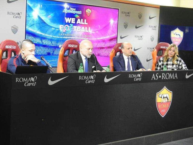 TRIGORIA - "We all Football", Baldissoni: "Mandiamo messaggi che vanno oltre il calcio". Durante: "Iniziativa contro i pregiudizi nel calcio verso le donne". Nainggolan: "Vedo quanto è difficile il calcio femminile attraverso mia sorella". FOTO!