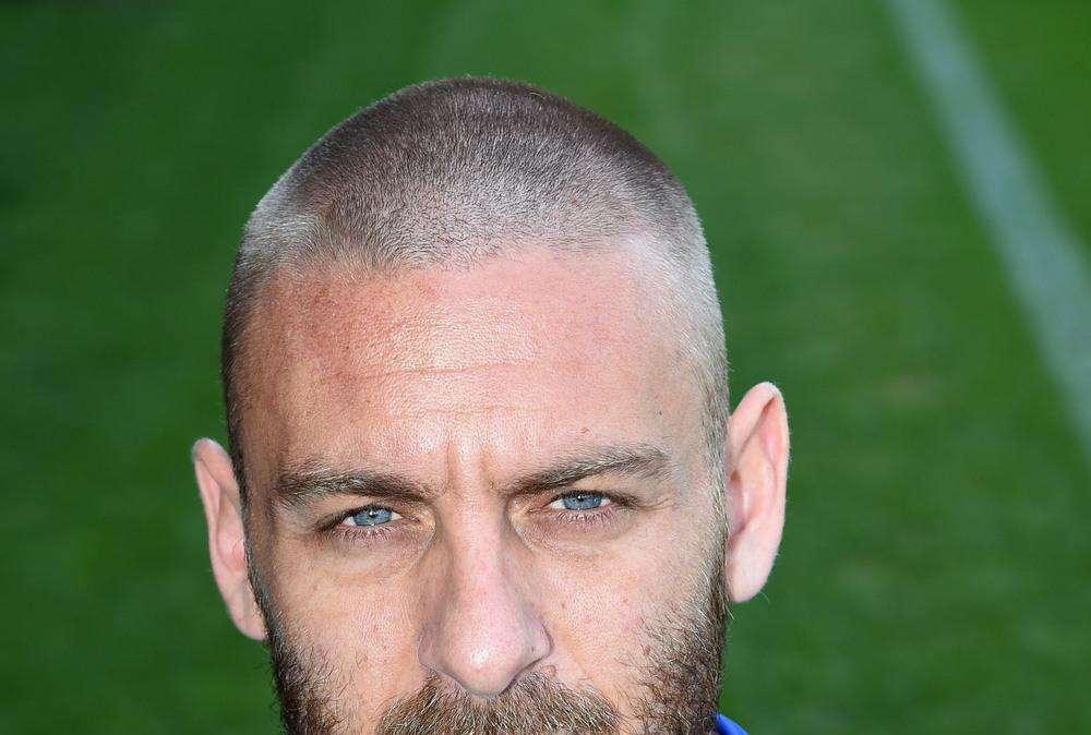 Instagram - Bonucci, Pirlo, Insigne e De Rossi in posa sul pullman prima della partenza per Rio