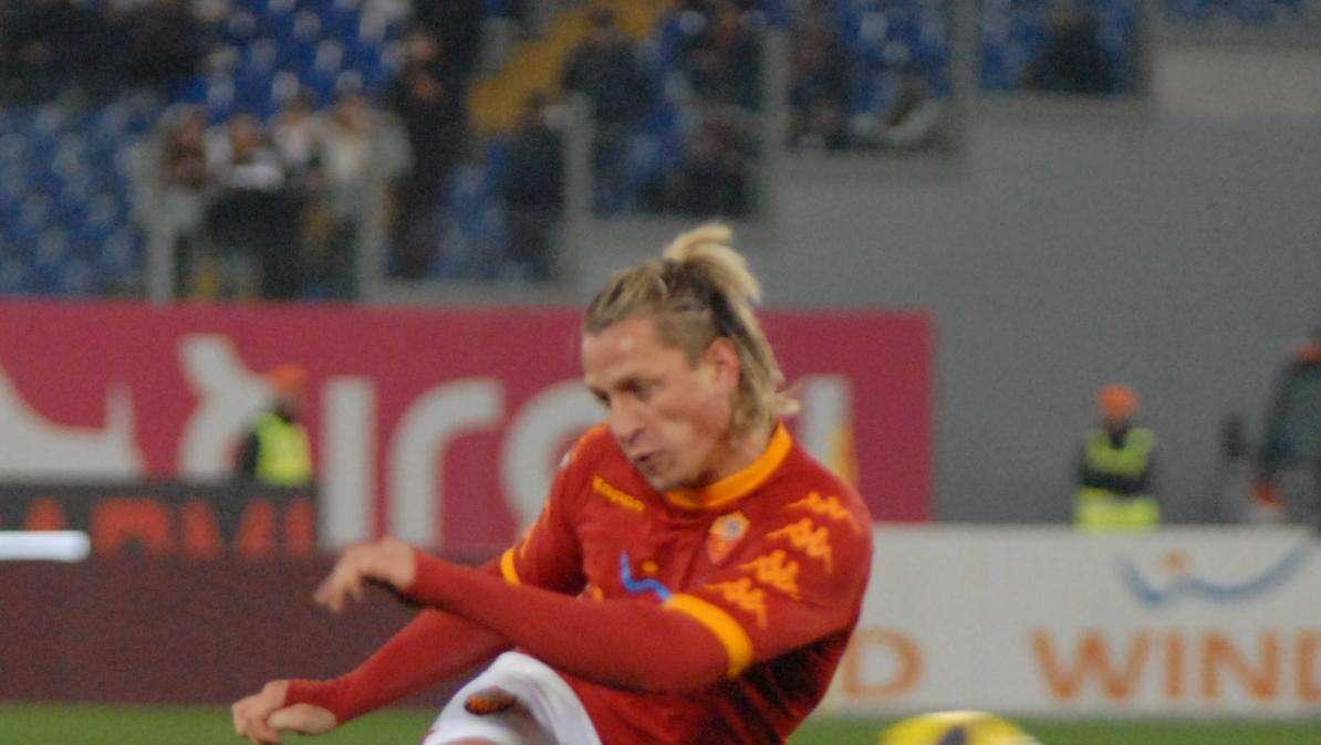 Distorsione al ginocchio per Mexès, domani gli accertamenti