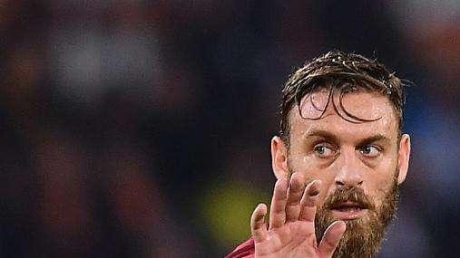 De Rossi: "Non abusiamo della parole vincere, me lo ha insegnato Conte. Juve favorita per lo scudetto, poi Napoli e noi"