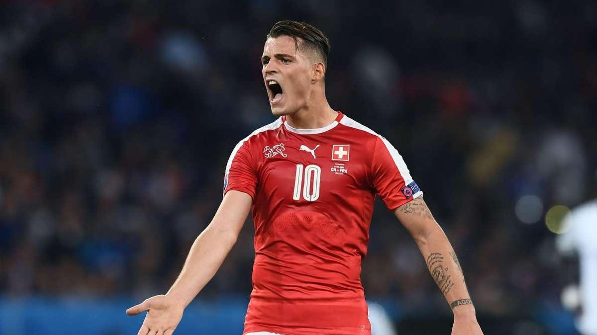 Xhaka è a un passo dal trasferimento alla Roma. I giallorossi alzano l'offerta