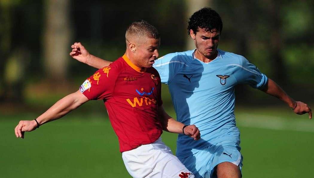 Tim Cup Primavera, Lazio-Roma 1-2: i giallorossi espugnano Formello e volano ai quarti, i biancocelesti falliscono un rigore all'ultimo