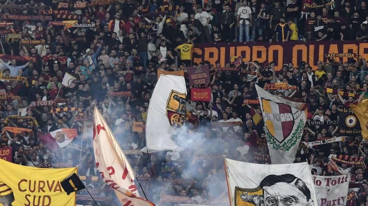 Roma-Feyenoord, l'incitamento della Sud: "Per andare oltre e oltre ancora... carica!!!"