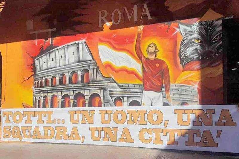 Striscione per Totti: "Un uomo, una squadra, una città". FOTO!