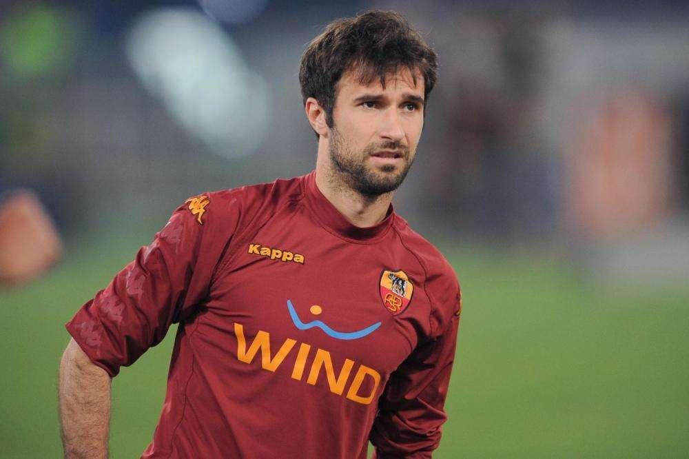 Vucinic: "Contro il Chelsea il gol più bello in giallorosso. Spesso penso a quanto sarebbe stato bello vincere uno scudetto a Roma"