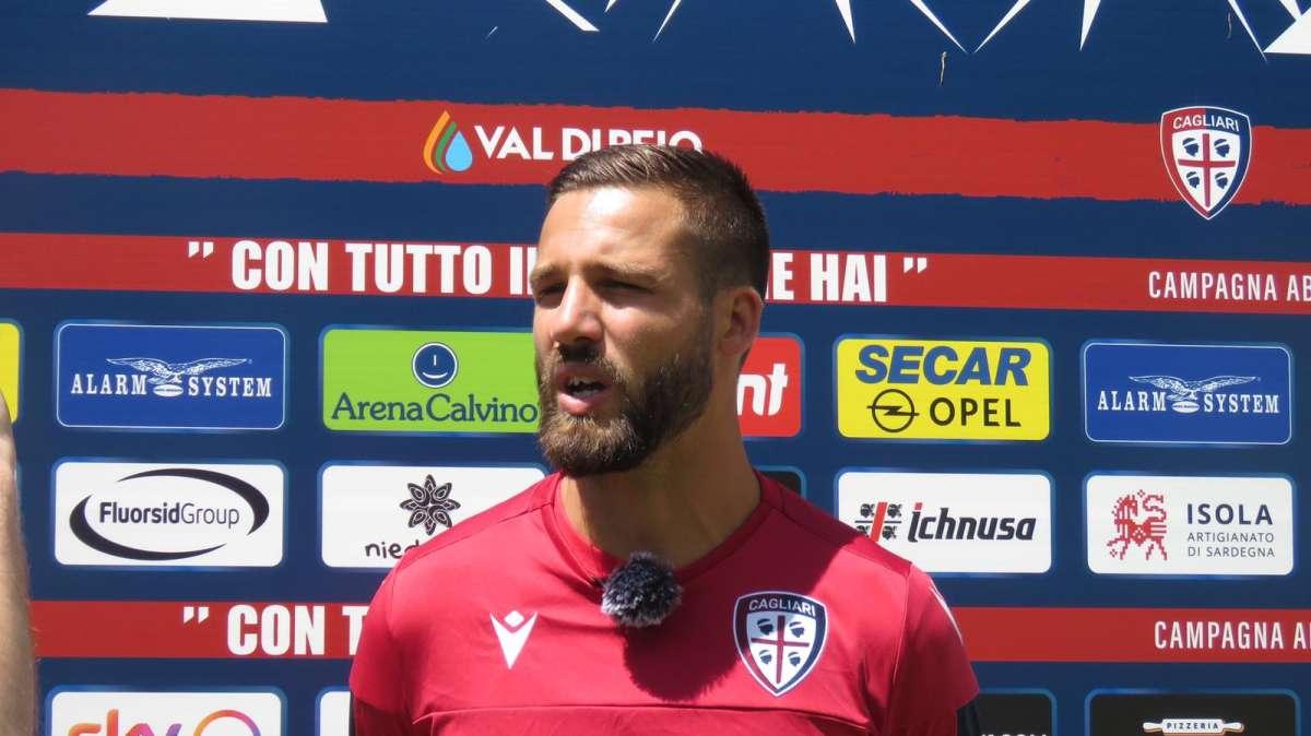 Cagliari, Pavoletti: "Sono stato scaraventato sull'altro difensore e mi fischiano fallo contro. È una presa in giro, si sono pure lamentati"