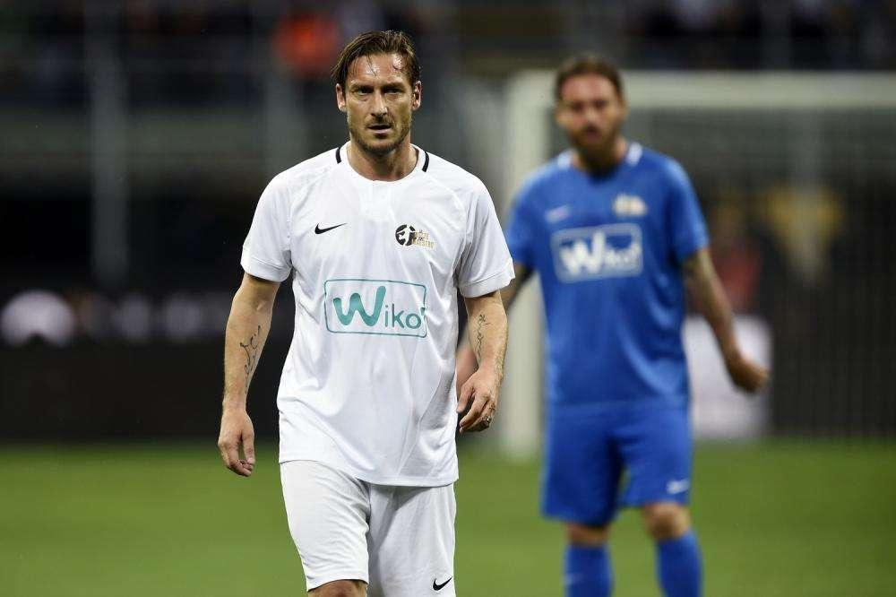 Totti celebra Pirlo: "Un giocatore con una classe immensa, una persona eccezionale. Grazie Maestro". FOTO!