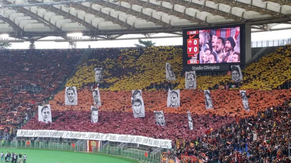 La coreografia della Sud: "Capitani e bandiere, vanto che non potrai mai avere". FOTO!